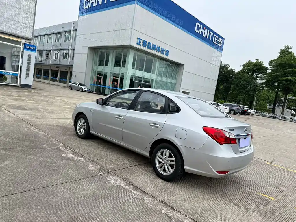 Hyundai Elantra — миниатюра 4