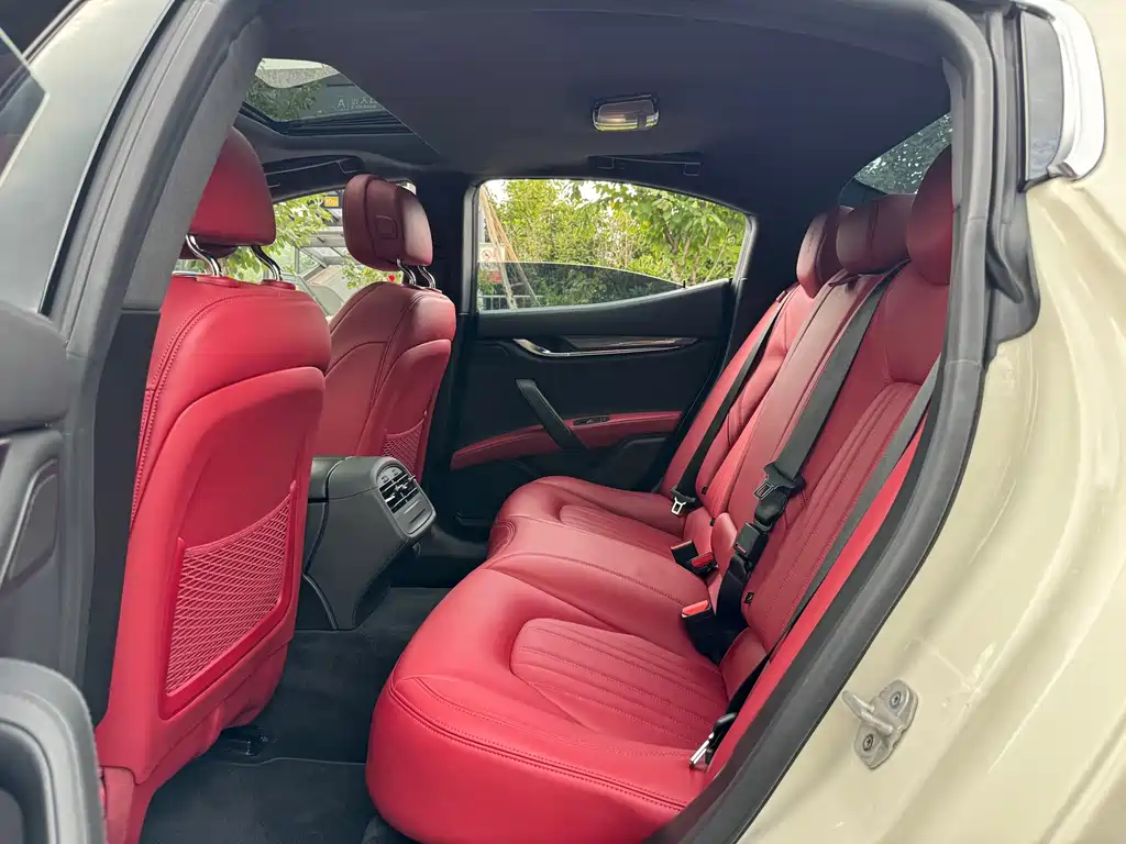Maserati Ghibli — миниатюра 6