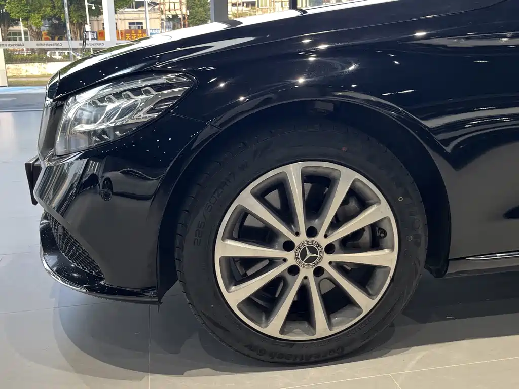 Mercedes-Benz C-Class — миниатюра 13