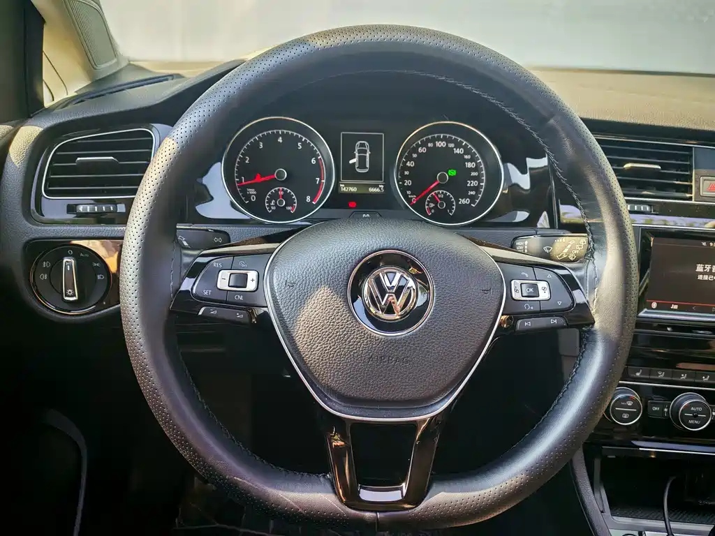 Volkswagen Golf — миниатюра 12
