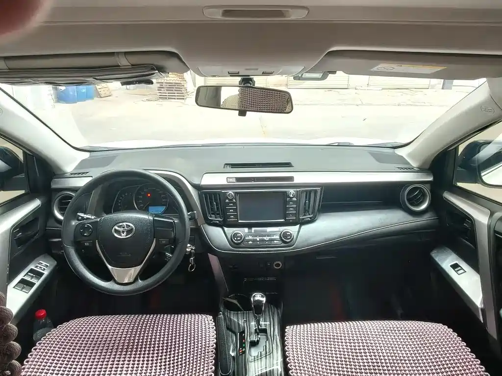 Toyota RAV4 — миниатюра 5