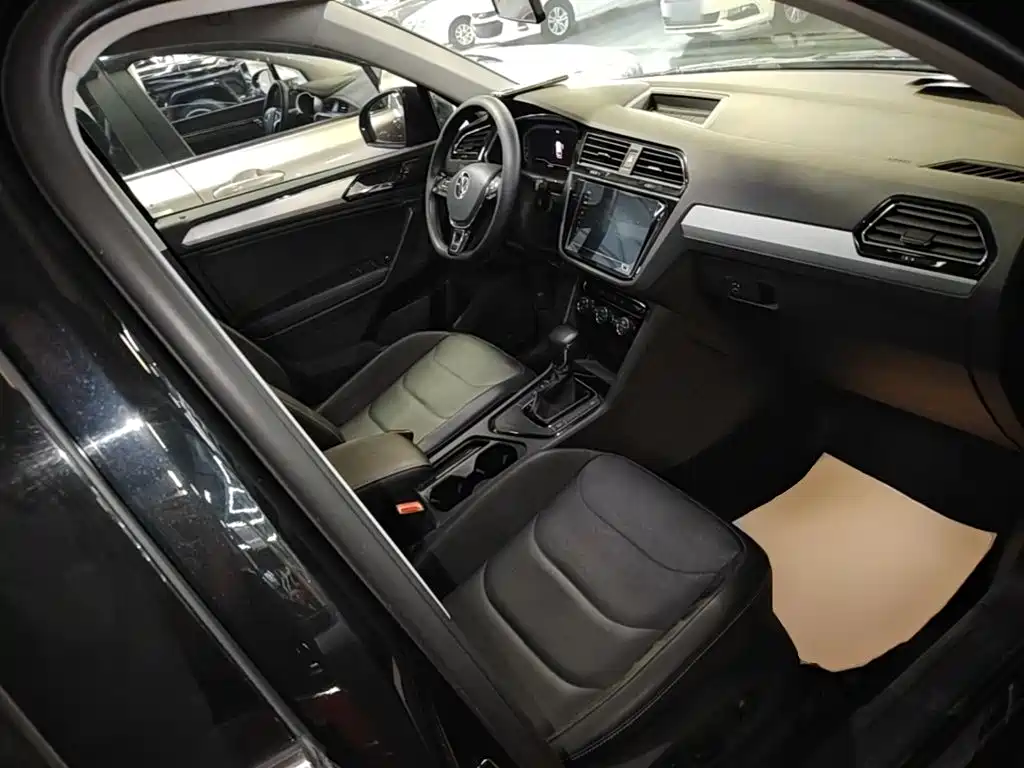 Volkswagen Tiguan L — миниатюра 25