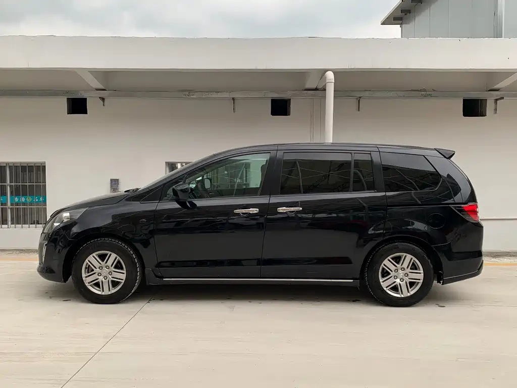Mazda 8 2013 2.5L Luxury