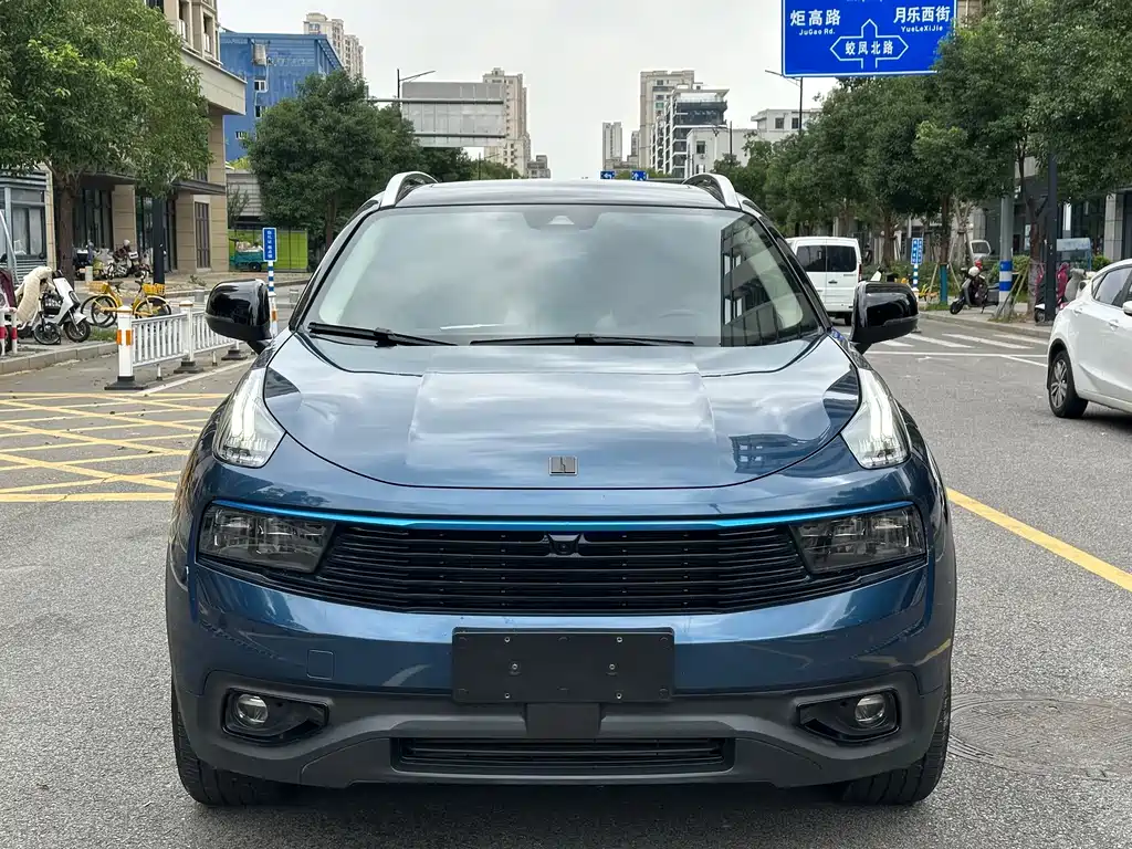 Lynk & Co 01 — миниатюра 2