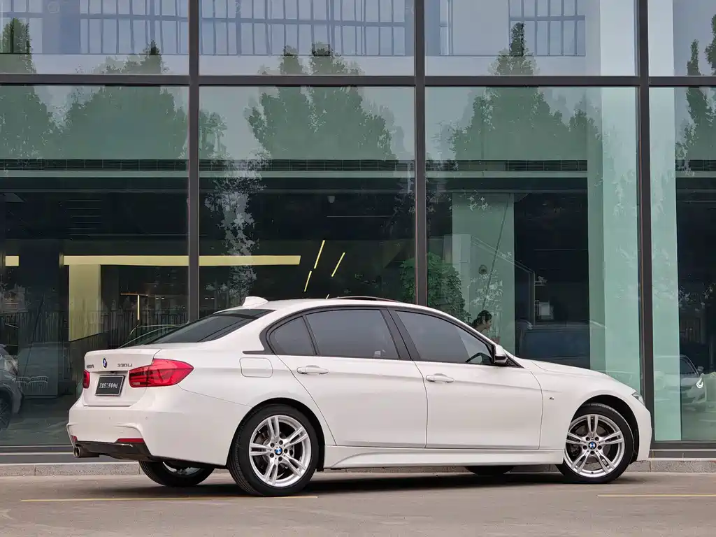 BMW 3 Series — миниатюра 4