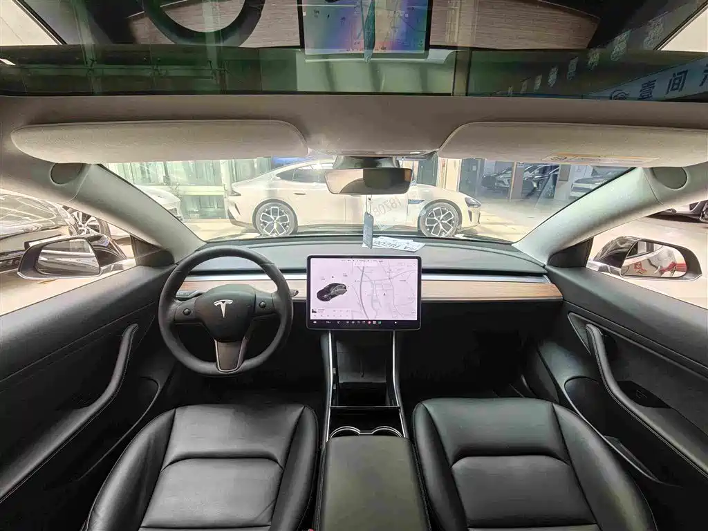 Tesla Model 3 — миниатюра 12