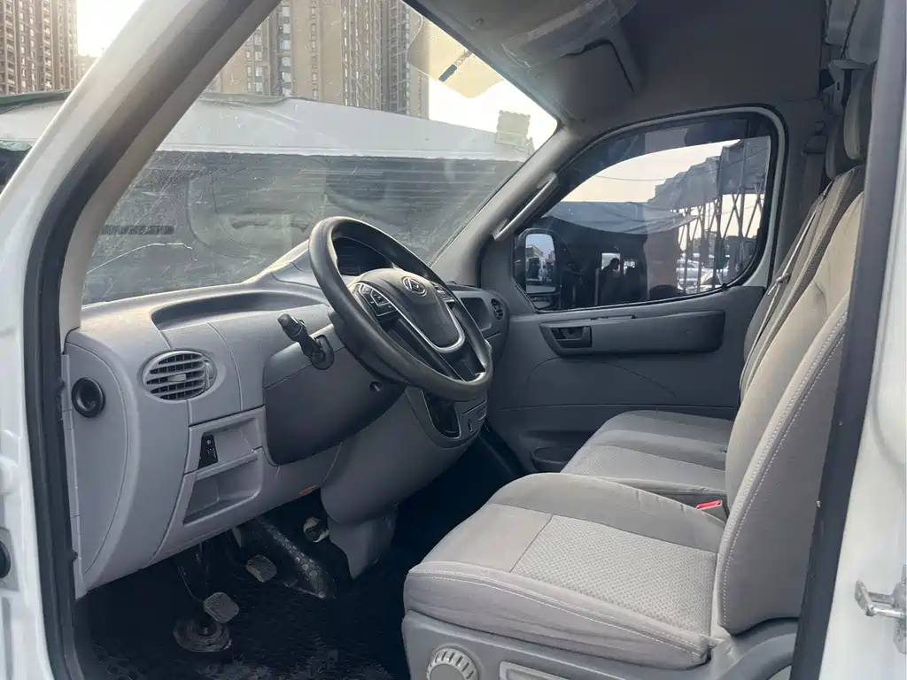 Maxus V80 2021 2.0T MT 3 мест