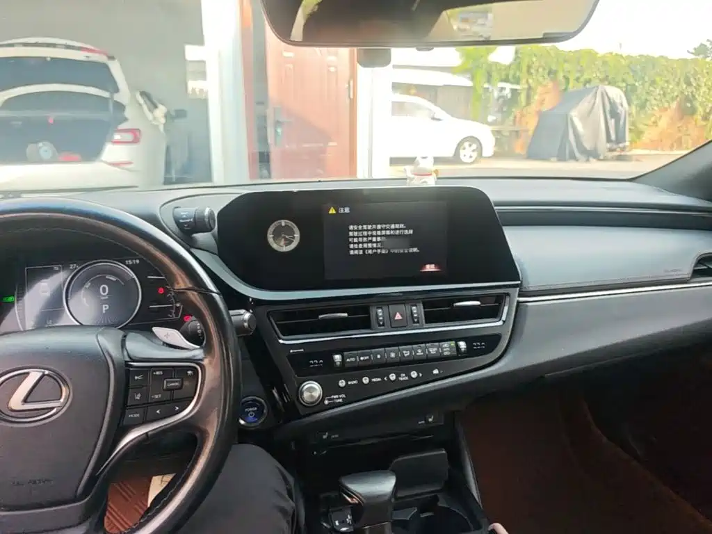 Lexus ES — миниатюра 10
