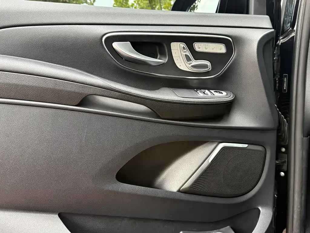 Mercedes-Benz V-Class — миниатюра 11