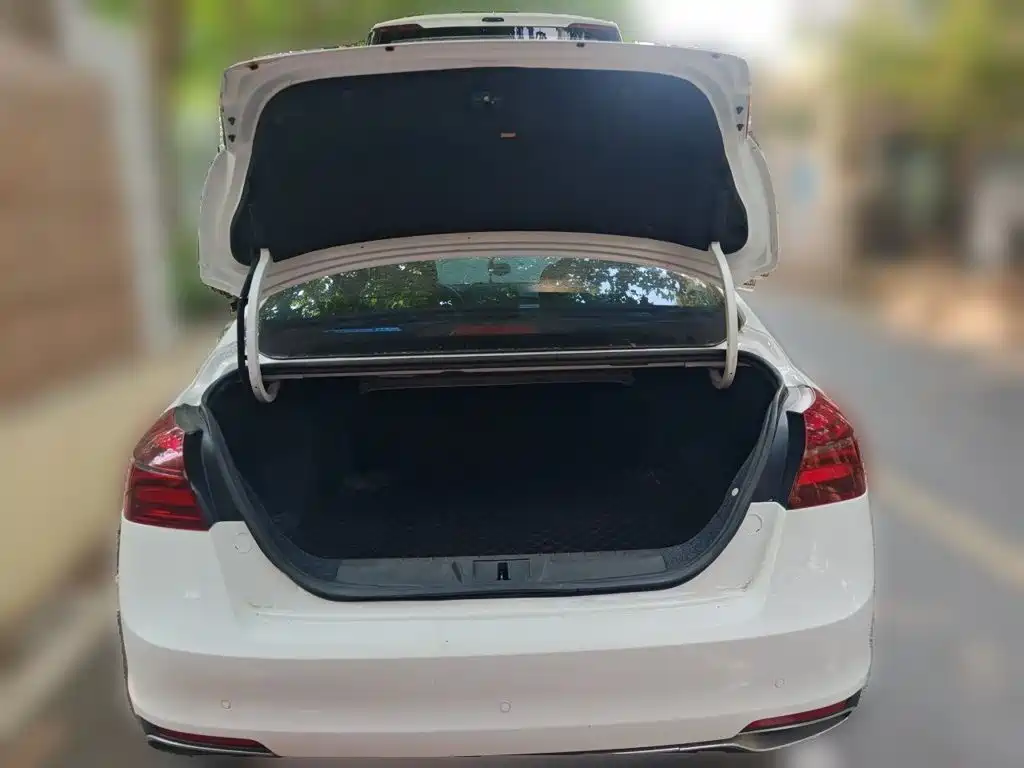 Geely Emgrand — миниатюра 20