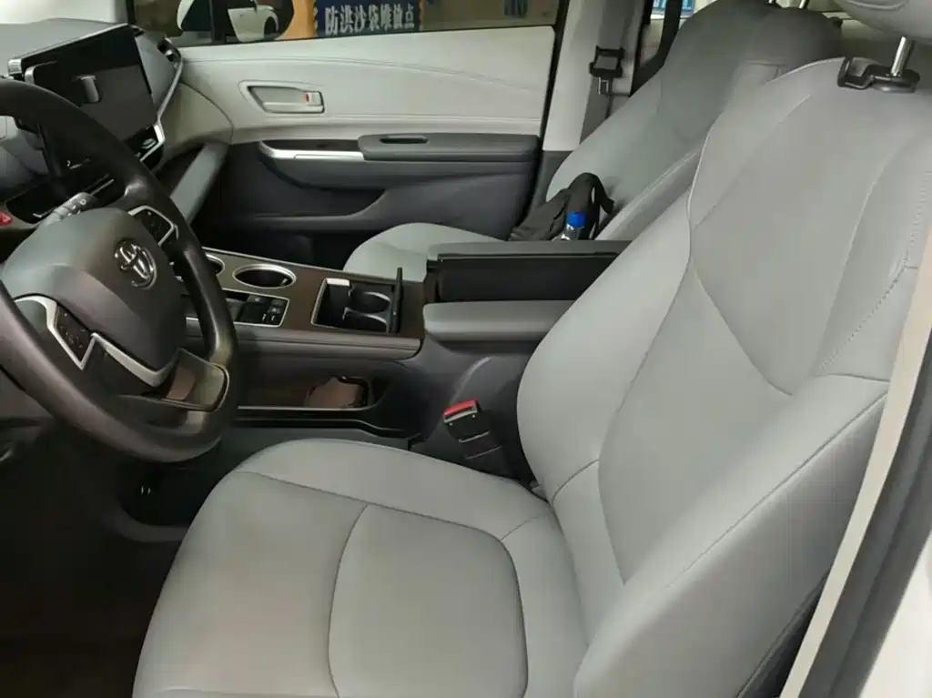 Toyota Granvia 2024 2.5L Comfort
