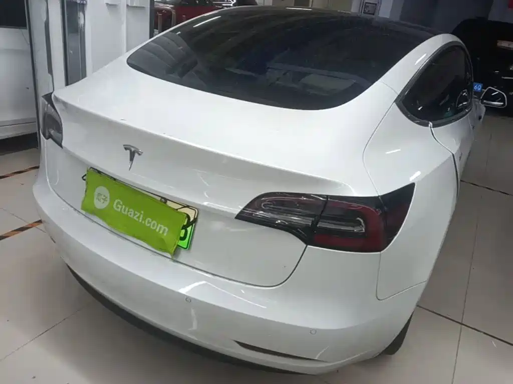 Tesla Model 3 — миниатюра 7