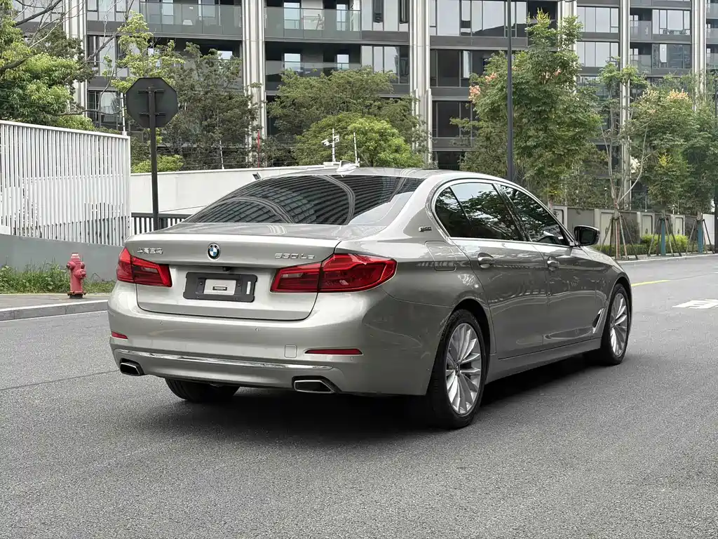 BMW 5 Series New Energy — миниатюра 12