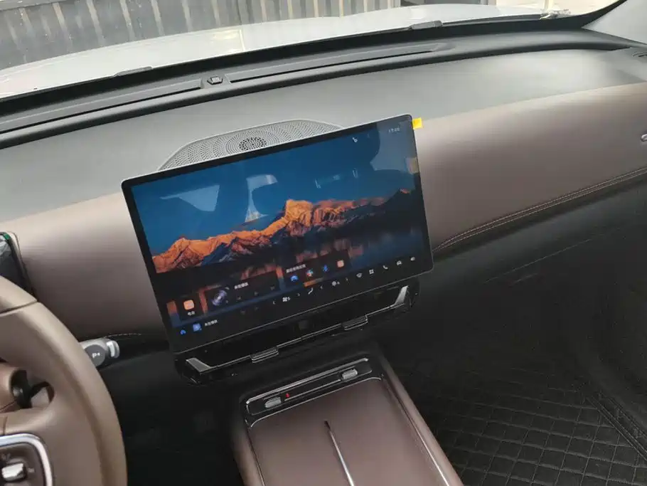 Wuling Xingguang 560 New Energy — миниатюра 13
