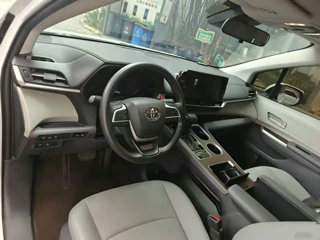 Toyota Granvia 2024 2.5L Comfort