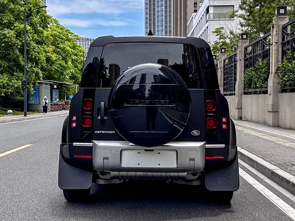 Land Rover Land Rover Defender 2023 90 2.0T P300 SE