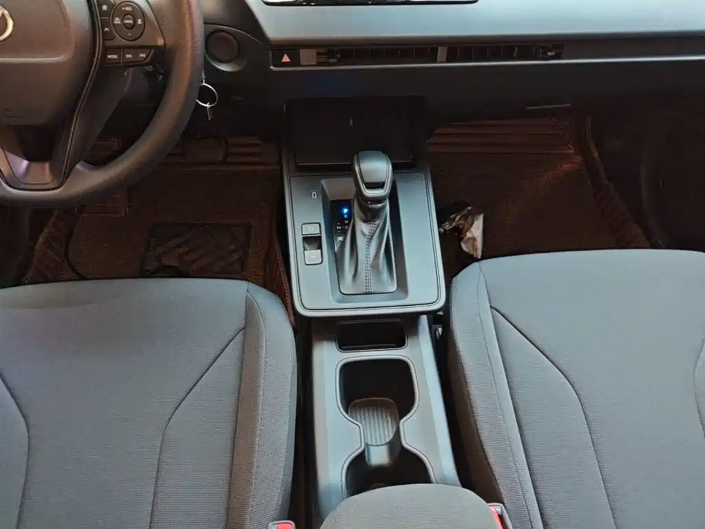 Toyota Corolla Cross — миниатюра 14
