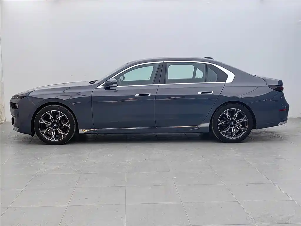 BMW 7 Series — миниатюра 3