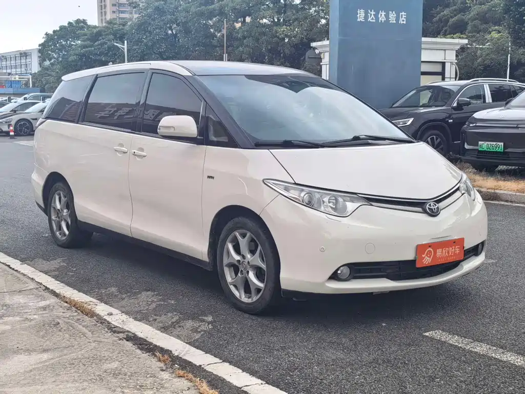 Toyota Previa — миниатюра 3