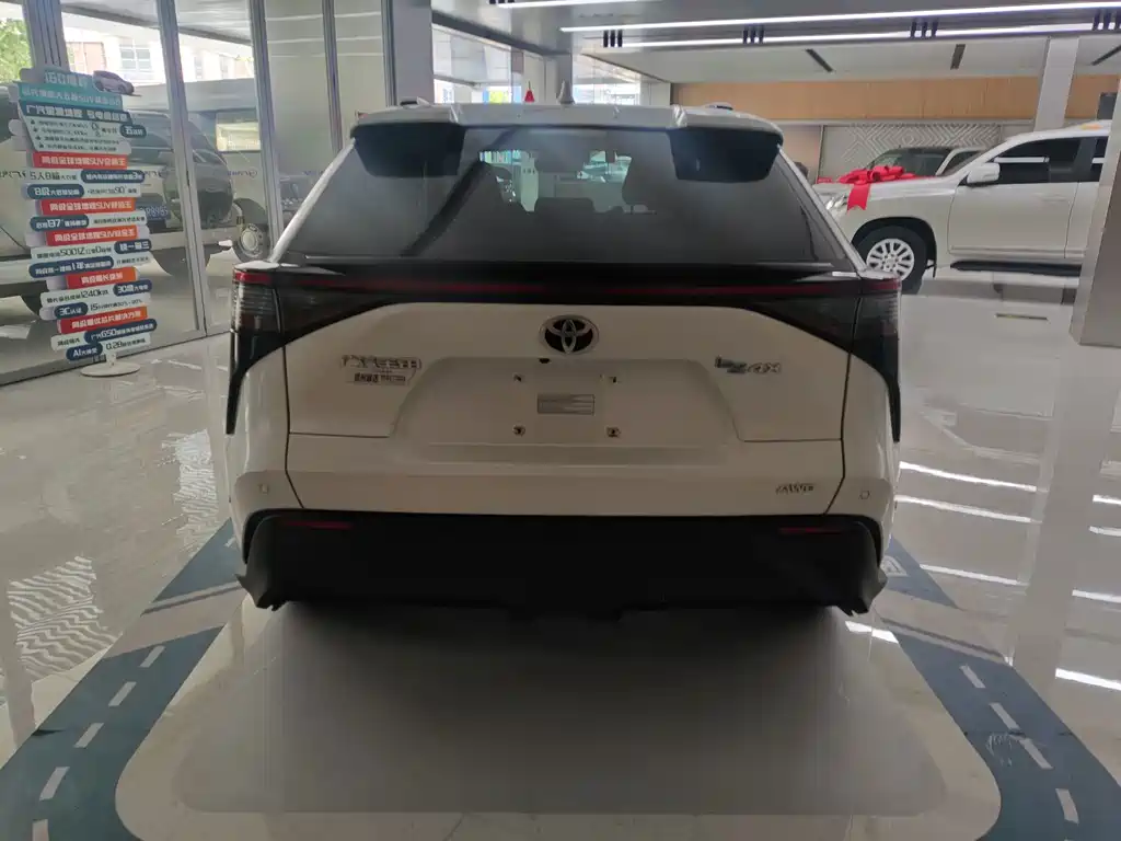 Toyota bZ4X — миниатюра 13