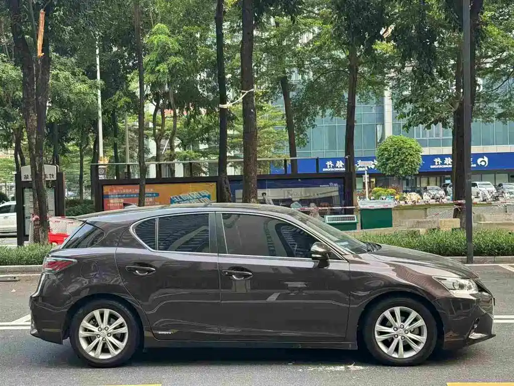 Lexus CT — миниатюра 4