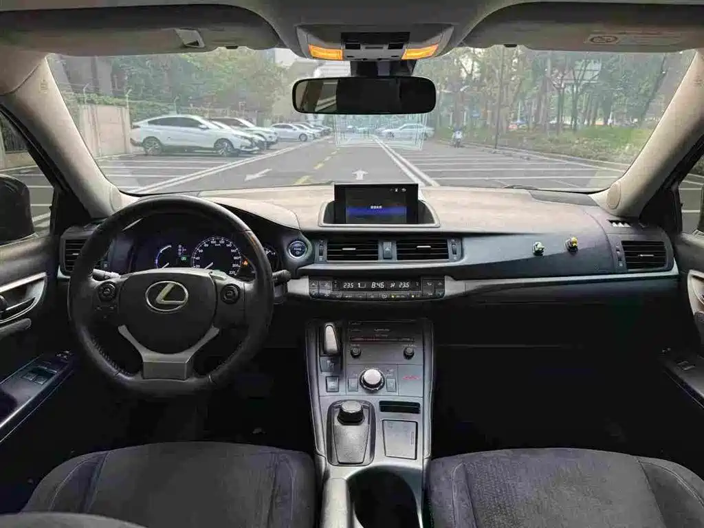 Lexus CT — миниатюра 7