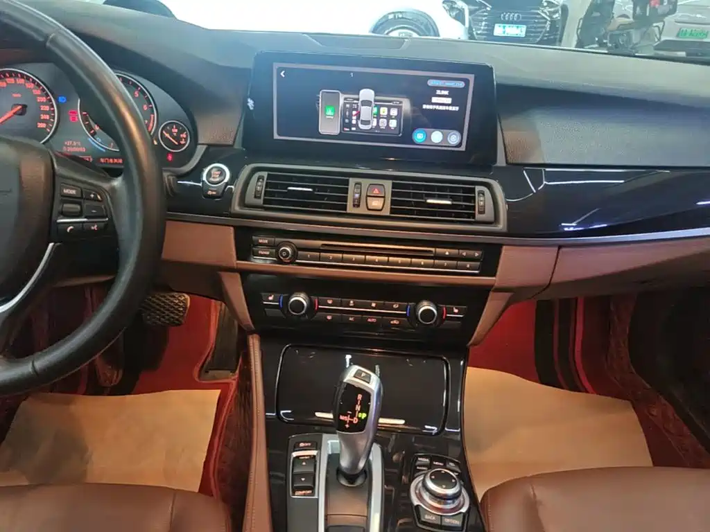 BMW 5 Series — миниатюра 13