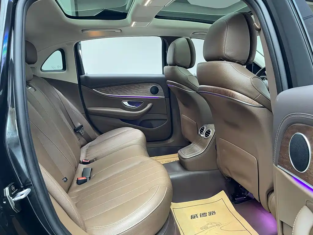 Mercedes-Benz E-Class — миниатюра 13
