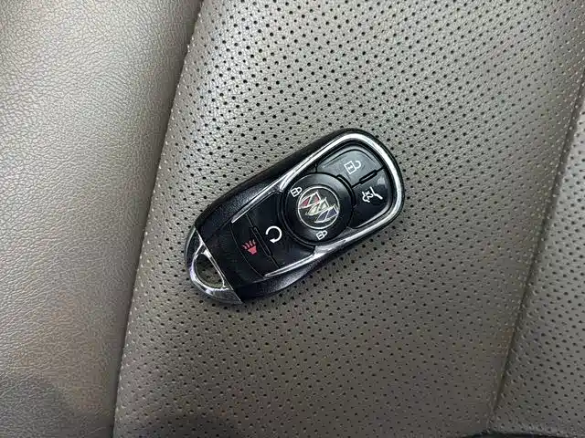 Buick Enclave — миниатюра 16