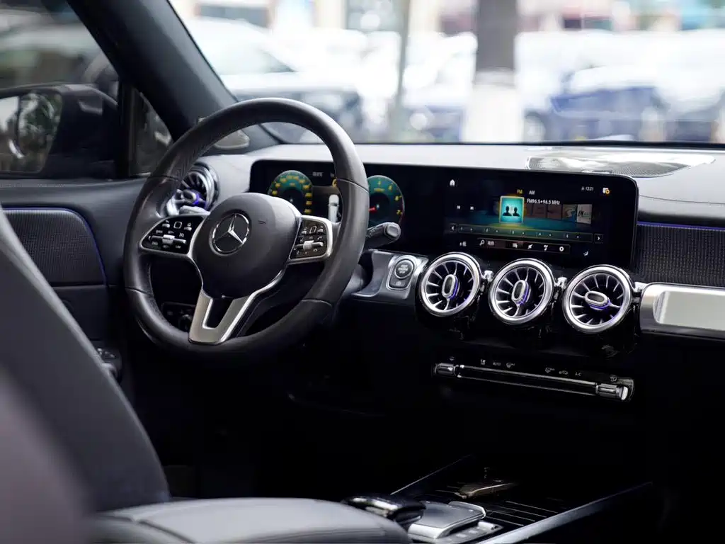 Mercedes-Benz GLB — миниатюра 16