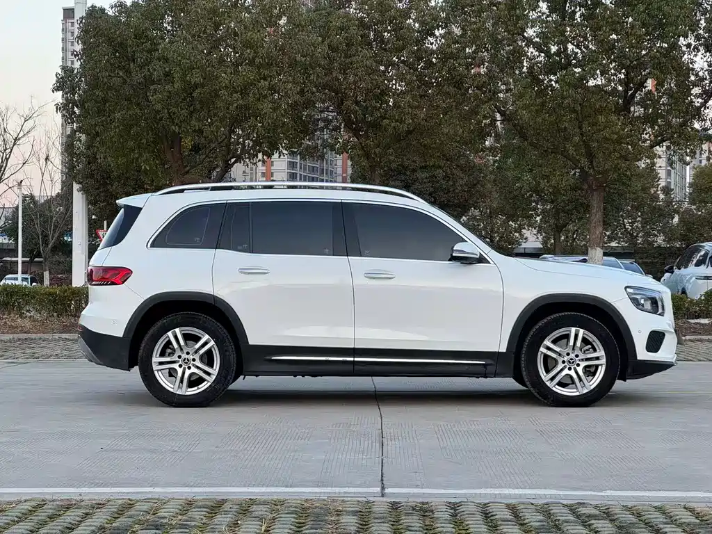 MERCEDES-BENZ GLB