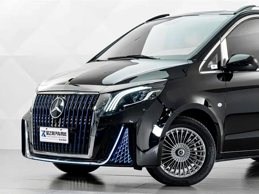 Mercedes-Benz Vito 2023 2.0T Elite 7 мест