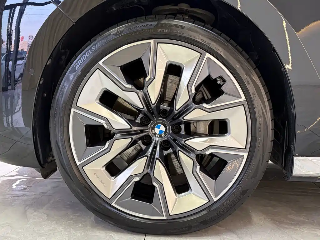 BMW 7 Series — миниатюра 6