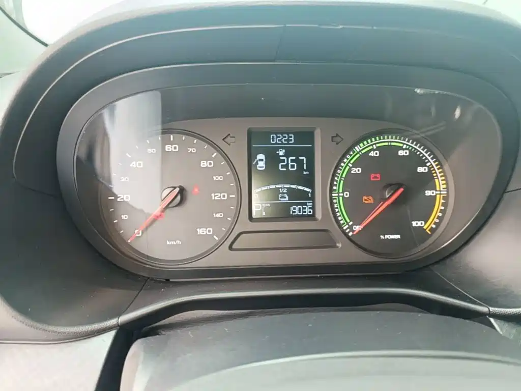 Roewe Clever — миниатюра 12