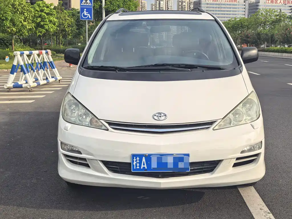 Toyota Previa — миниатюра 2