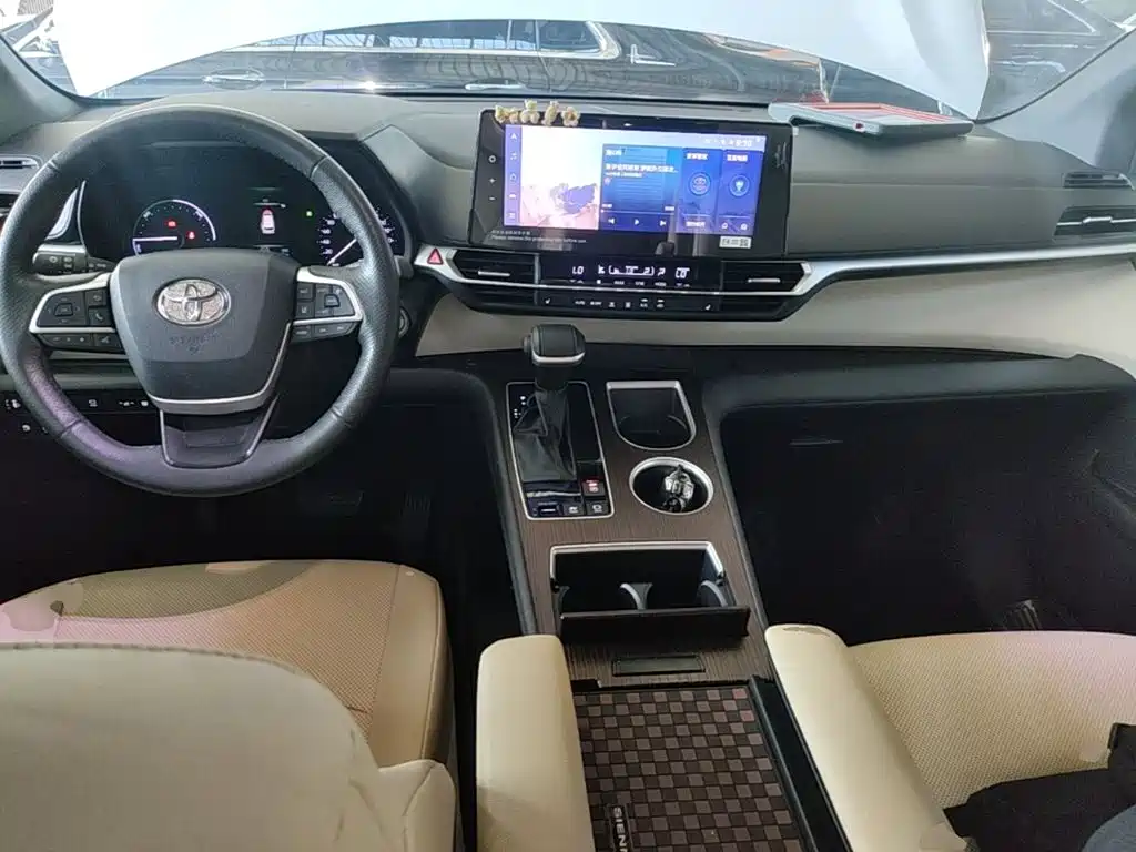 Toyota Granvia — миниатюра 10