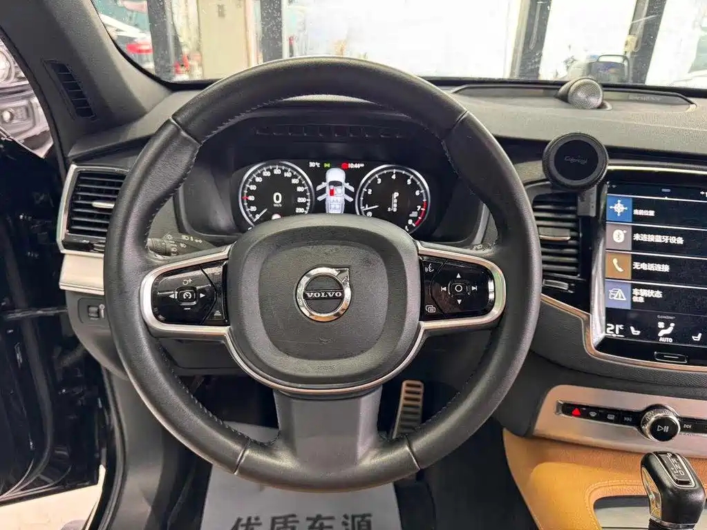 Volvo XC90 — миниатюра 9