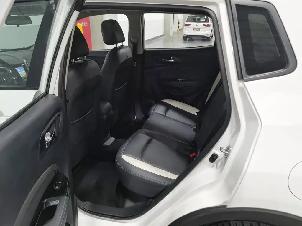 Changan CS15EV — миниатюра 15