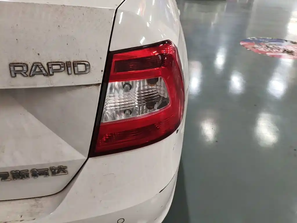 Skoda Rapid — миниатюра 8