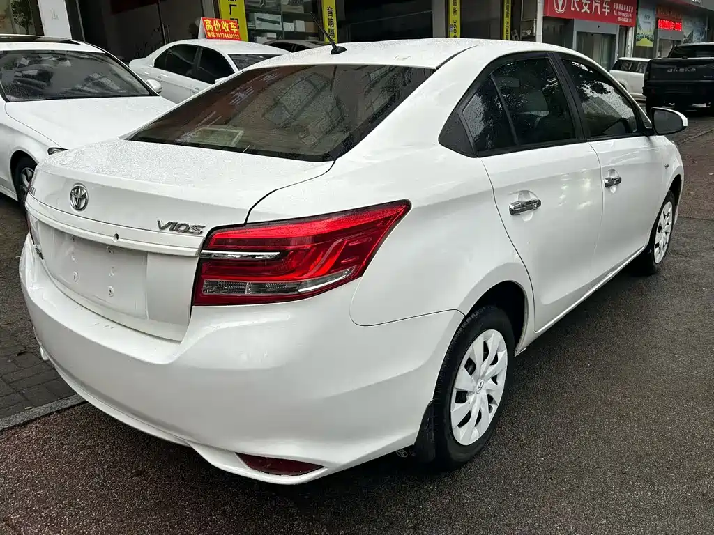 Toyota Vios — миниатюра 8