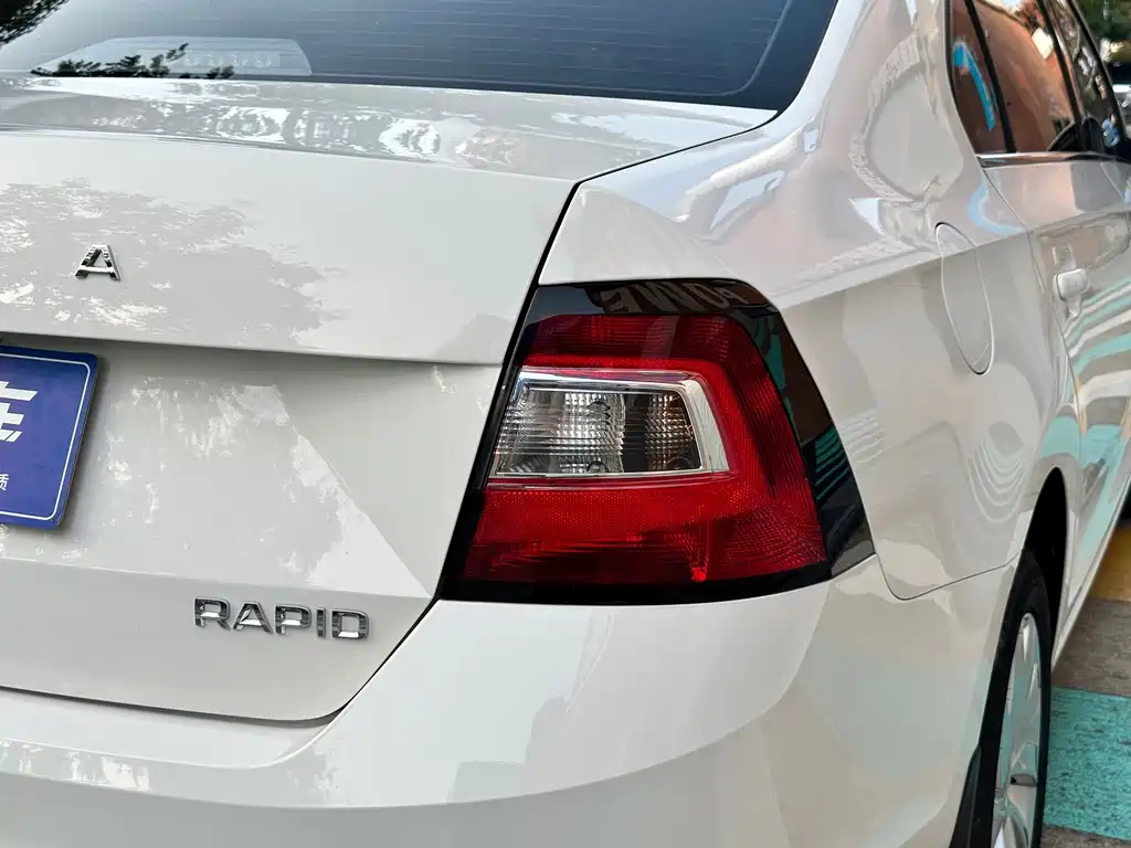 Skoda Rapid — миниатюра 13