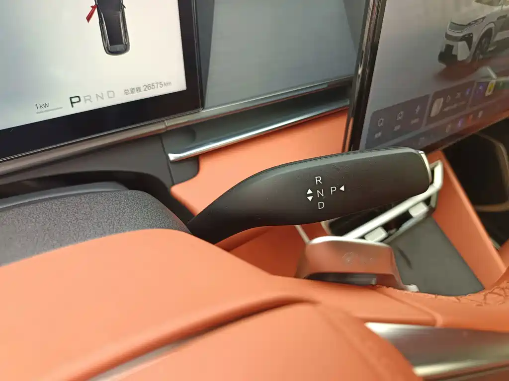 BYD Tang L — миниатюра 11