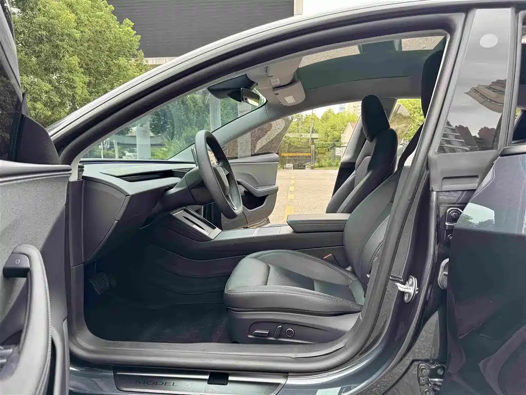 Tesla Model 3 — миниатюра 15