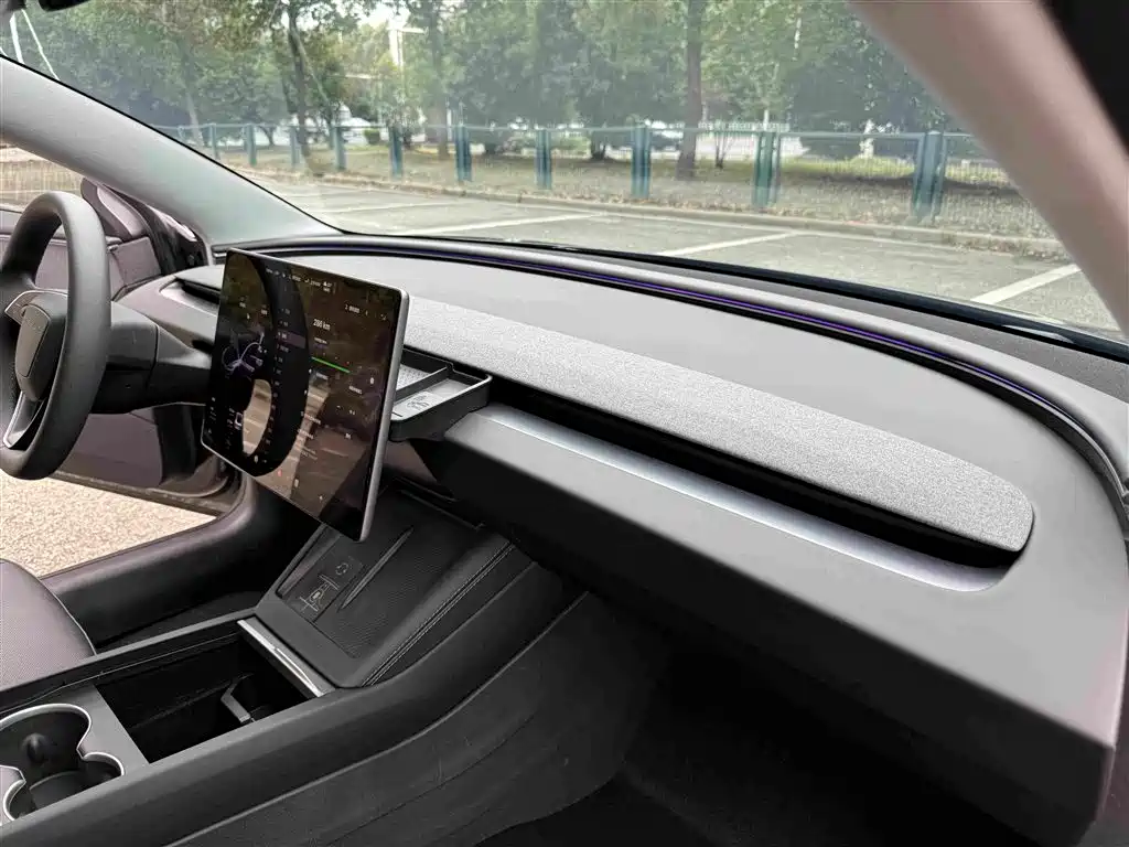Tesla Model 3 — миниатюра 26