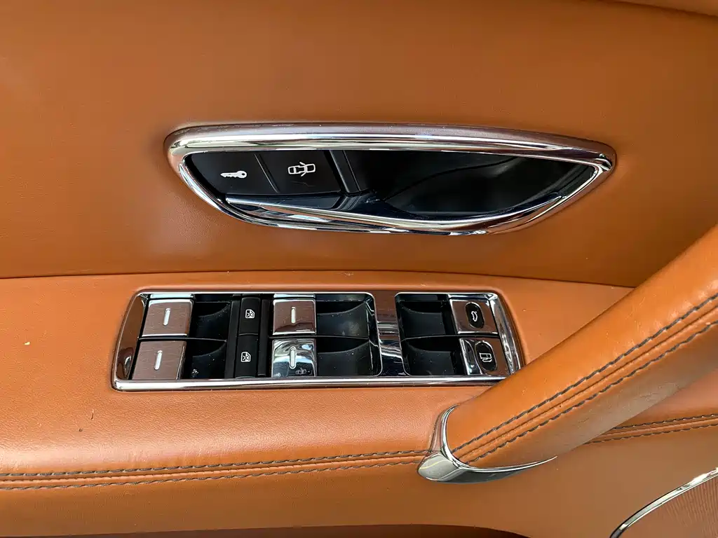 Bentley Flying Spur — миниатюра 23