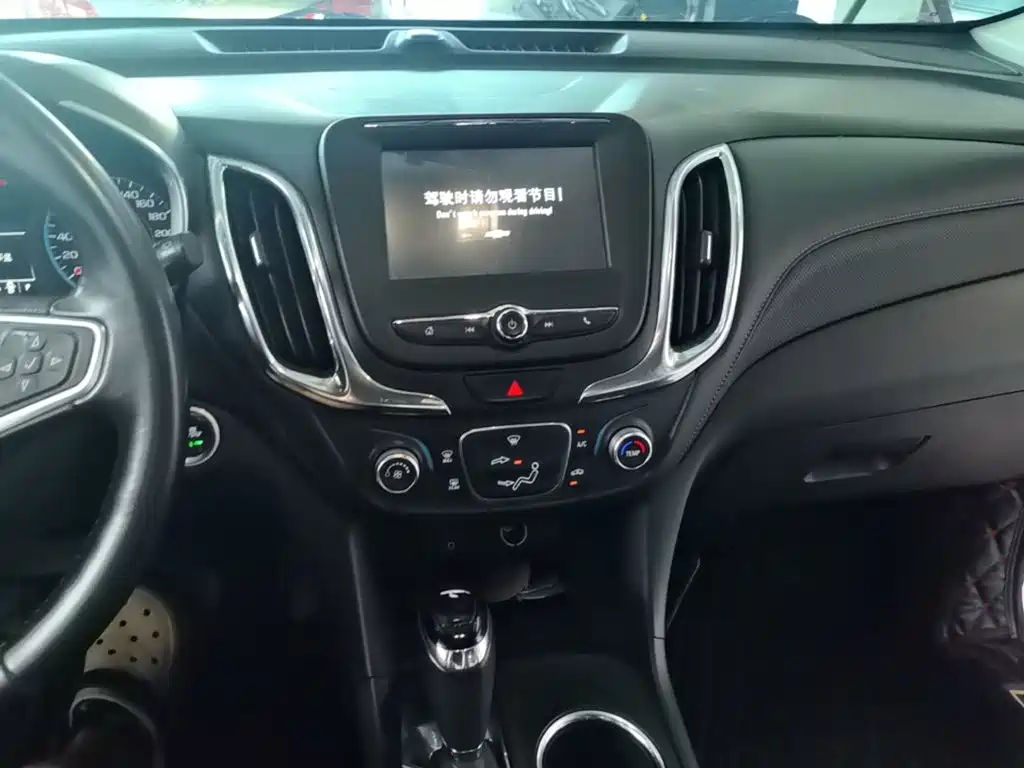 Chevrolet Equinox — миниатюра 13
