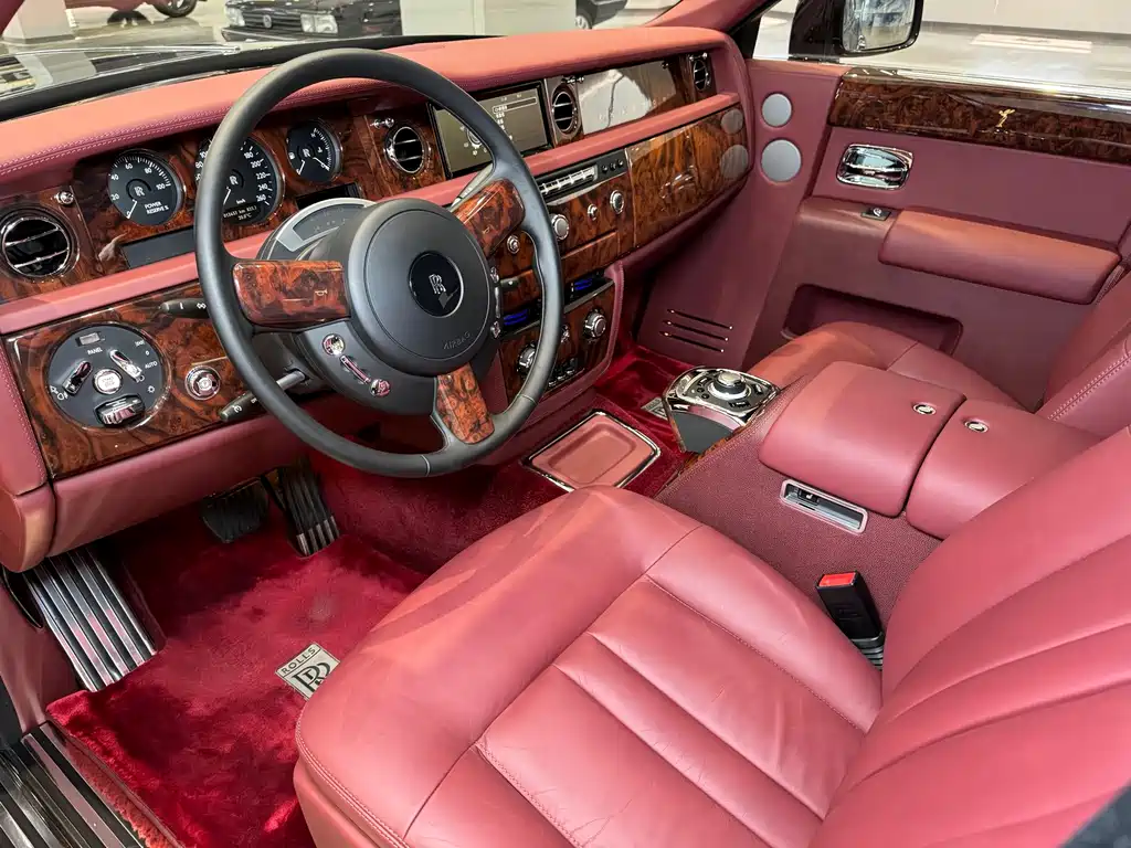 Rolls-Royce Phantom — миниатюра 8