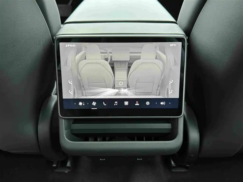 Tesla Model 3 — миниатюра 24