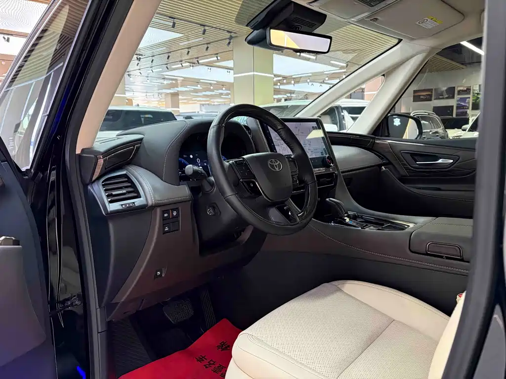 Toyota Alphard — миниатюра 20