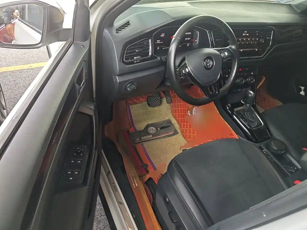 Volkswagen T-Roc — миниатюра 16